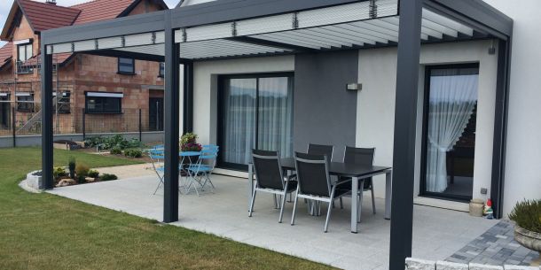 MODEL PB-E - Pergola bioclimatique premier prix - Stores shop